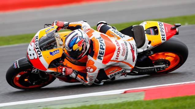 Pedrosa terminou apenas em quinto e está cada vez mais longe de Márquez | <a href="https://gutenberg.quatrorodas.abril.com.br/moto/noticias/marquez-batalha-lorenzo-vence-gp-inglaterra-798447.shtml" rel="migration">Leia mais</a> Pedrosa terminou apenas em quinto e está cada vez mais longe de Márquez | <a href="https://gutenberg.quatrorodas.abril.com.br/moto/noticias/marquez-batalha-lorenzo-vence-gp-inglaterra-798447.shtml" rel="migration">Leia mais</a>