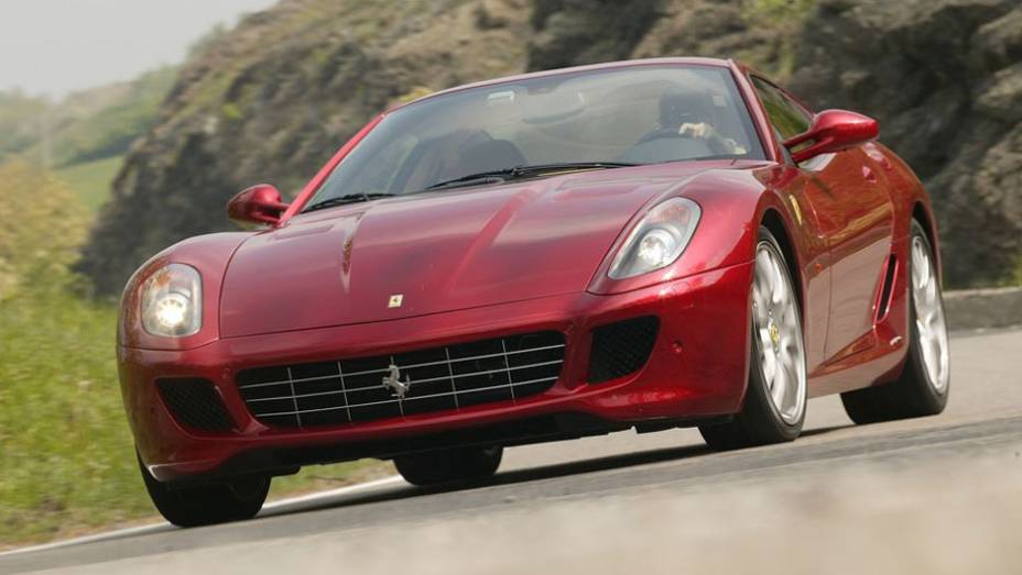 Sucessora da 612 Scaglietti, a 599 GTB é a macchina mais cara da Ferrari | <a href="https://gutenberg.quatrorodas.abril.com.br/carros/impressoes/conteudo_166081.shtml" rel="migration">Leia mais</a>