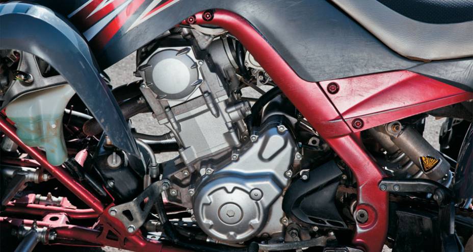Cilindro de 686 cc e quadro tubular refor&ccedil;ado.