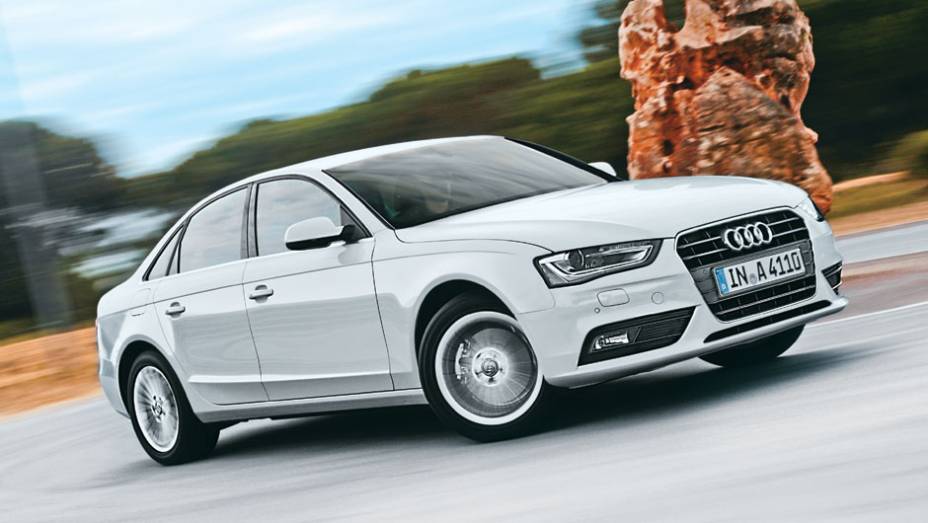 O face-lift foi leve, mas fez diferença no visual. | <a href="https://gutenberg.quatrorodas.abril.com.br/carros/impressoes/audi-a4-676515.shtml" rel="migration">Leia mais</a>