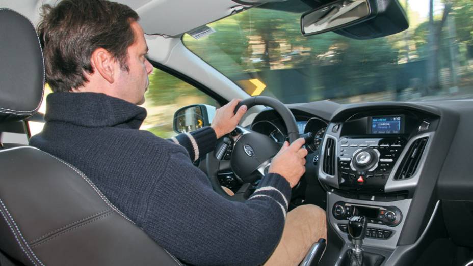 Resposta da dire&ccedil;&atilde;o &eacute; uma das melhores da atualidade. | <a href="https://gutenberg.quatrorodas.abril.com.br/carros/impressoes/ford-focus-680479.shtml" rel="migration">Leia mais</a>