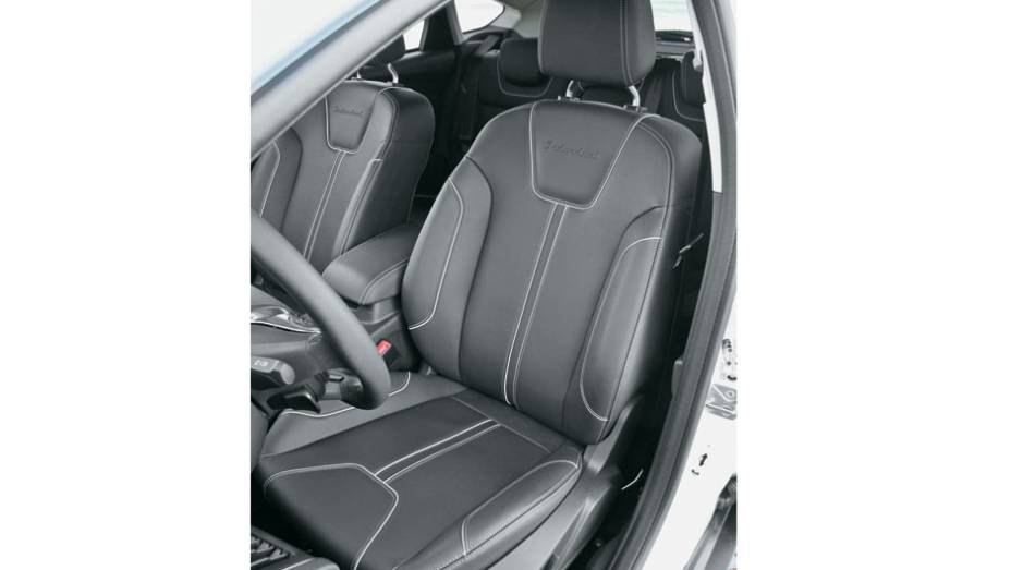 Bancos de couro s&atilde;o exclusivos da vers&atilde;o topo, Titanium. | <a href="https://gutenberg.quatrorodas.abril.com.br/carros/impressoes/ford-focus-680479.shtml" rel="migration">Leia mais</a>