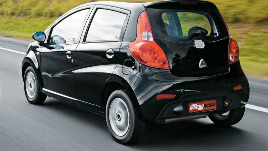 Hatch esconde desempenho pouco comum no mercado popular | <a href="https://gutenberg.quatrorodas.abril.com.br/salao-do-automovel/2012/carros/j2-703930.shtml" rel="migration">Leia mais</a> Hatch esconde desempenho pouco comum no mercado popular | <a href="https://gutenberg.quatrorodas.abril.com.br/salao-do-automovel/2012/carros/j2-703930.shtml" rel="migration">Leia mais</a>