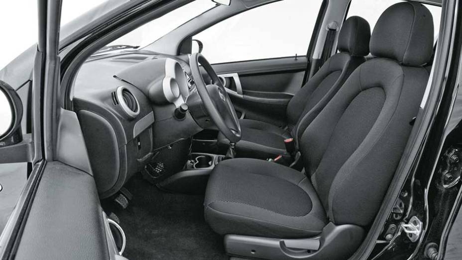 Engenharia brasileira alterou o acabamento interno... | <a href="https://gutenberg.quatrorodas.abril.com.br/salao-do-automovel/2012/carros/j2-703930.shtml" rel="migration">Leia mais</a>
