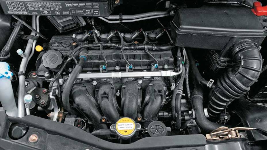 Motor 1.4 &eacute; o mesmo do J3 e bebe gasolina | <a href="https://gutenberg.quatrorodas.abril.com.br/salao-do-automovel/2012/carros/j2-703930.shtml" rel="migration">Leia mais</a>