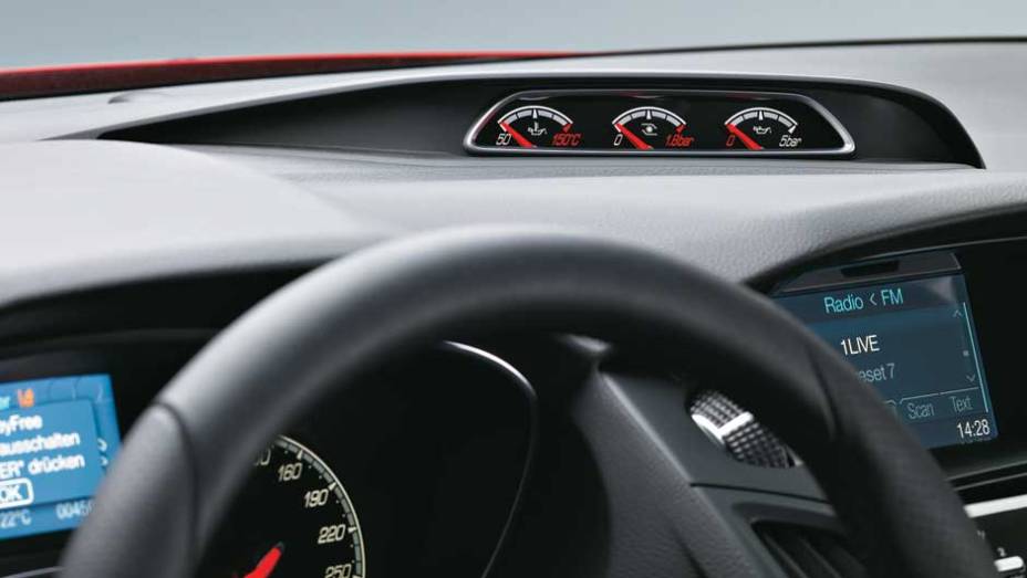 Temperatura e pressão de óleo e turbo | <a href="https://gutenberg.quatrorodas.abril.com.br/carros/impressoes/ford-focus-st-696459.shtml" rel="migration">Leia mais</a>