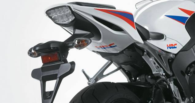 Rabeta fácil de retirar para brincar na pista | <a href="https://gutenberg.quatrorodas.abril.com.br/moto/testes/honda-cbr-1000-rr-701591.shtml" rel="migration">Leia mais</a> Rabeta fácil de retirar para brincar na pista | <a href="https://gutenberg.quatrorodas.abril.com.br/moto/testes/honda-cbr-1000-rr-701591.shtml" rel="migration">Leia mais</a>