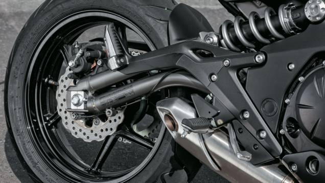 Balança bitubular em curva e escape curto | <a href="https://gutenberg.quatrorodas.abril.com.br/moto/testes/kawasaki-ninja-650-702413.shtml" rel="migration">Leia mais</a> Balança bitubular em curva e escape curto | <a href="https://gutenberg.quatrorodas.abril.com.br/moto/testes/kawasaki-ninja-650-702413.shtml" rel="migration">Leia mais</a>