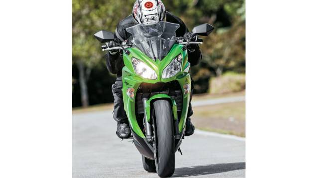Piscas integrados à carenagem e cara de má | <a href="https://gutenberg.quatrorodas.abril.com.br/moto/testes/kawasaki-ninja-650-702413.shtml" rel="migration">Leia mais</a> Piscas integrados à carenagem e cara de má | <a href="https://gutenberg.quatrorodas.abril.com.br/moto/testes/kawasaki-ninja-650-702413.shtml" rel="migration">Leia mais</a>