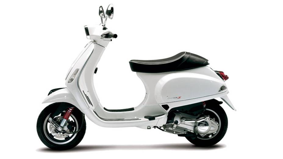 A Vespa, desde 1946, aplica sua alavanca à frente, triangulada, de um lado só | <a href="https://gutenberg.quatrorodas.abril.com.br/moto/servicos/importancia-suspensao-dianteira-705833.shtml" rel="migration">Leia mais</a>