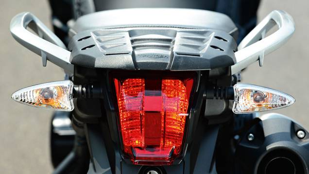 Boas alças e bagageiro forte na moto inglesa | <a href="https://gutenberg.quatrorodas.abril.com.br/moto/testes/bmw-f-800-gs-x-triumph-tiger-800-xc-741460.shtml" rel="migration">Leia mais</a> Boas alças e bagageiro forte na moto inglesa | <a href="https://gutenberg.quatrorodas.abril.com.br/moto/testes/bmw-f-800-gs-x-triumph-tiger-800-xc-741460.shtml" rel="migration">Leia mais</a>