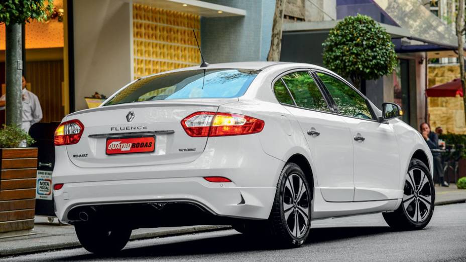 O Fluence GT terá só três cores: Branco Glacier, Vermelho Fogo e Preto Nacré | <a href="https://gutenberg.quatrorodas.abril.com.br/carros/lancamentos/renault-fluence-gt-725198.shtml" rel="migration">>Leia mais</a>