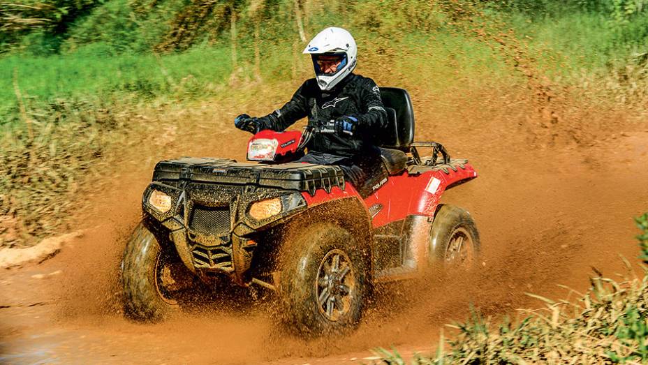 Sportsman Touring 850 EPS: tem freio-motor | <a href="https://gutenberg.quatrorodas.abril.com.br/moto/testes/atv-utv-polaris-2013-742351.shtml" rel="migration">Leia mais</a>