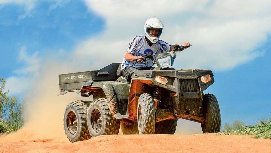 Sportsman 6x6 800: seis rodas tracionando | <a href="https://gutenberg.quatrorodas.abril.com.br/moto/testes/atv-utv-polaris-2013-742351.shtml" rel="migration">Leia mais</a>