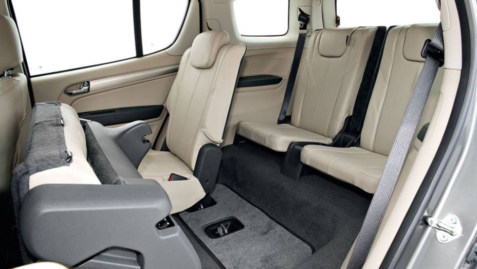 Terceira fileira comporta dois adultos de at&eacute; 1,70 metro | <a href="https://gutenberg.quatrorodas.abril.com.br/carros/testes/chevrolet-trailblazer-729755.shtml" rel="migration">Leia mais</a>