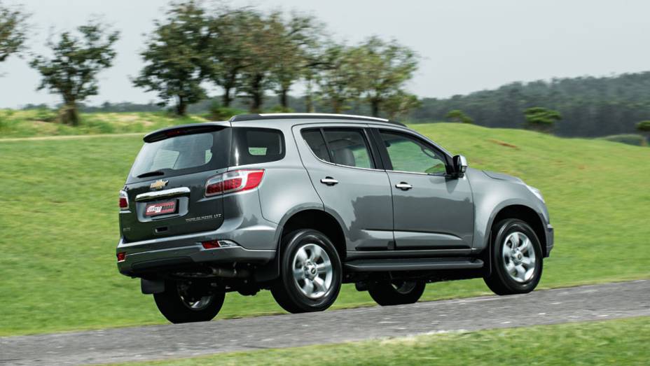 Disponíveis apenas na versão LTZ, as Trailblazer a diesel e a gasolina são idênticas visualmente. Apenas os logotipos na traseira as diferenciam | <a href="https://gutenberg.quatrorodas.abril.com.br/carros/testes/chevrolet-trailblazer-729755.shtml" rel="migration">Leia mais</a>