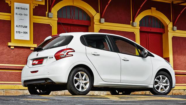 Cheio de bons atributos, hatch faz jus ao legado deixado pelo 206 | <a href="https://gutenberg.quatrorodas.abril.com.br/carros/comparativos/fiesta-x-208-x-c3-749647.shtml" rel="migration">Leia mais</a> Cheio de bons atributos, hatch faz jus ao legado deixado pelo 206 | <a href="https://gutenberg.quatrorodas.abril.com.br/carros/comparativos/fiesta-x-208-x-c3-749647.shtml" rel="migration">Leia mais</a>