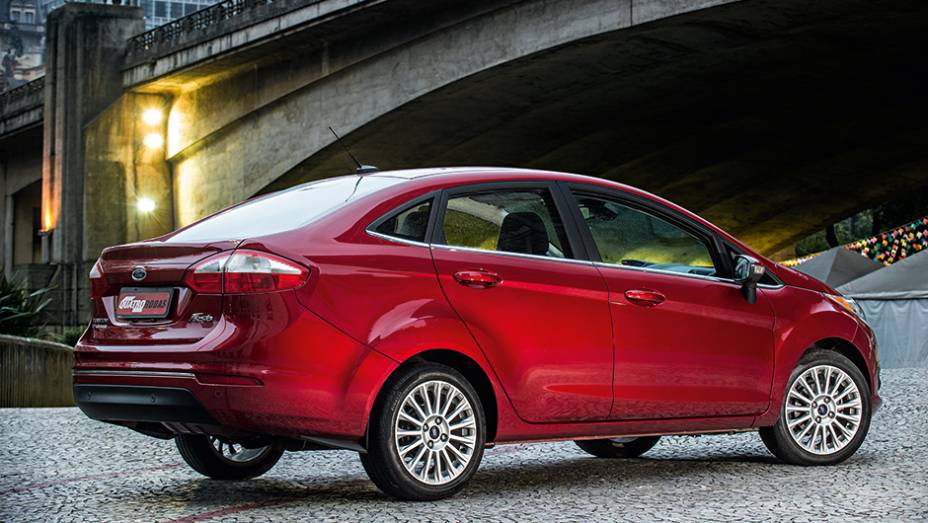 Apesar de discretas, as mudan&ccedil;as na traseira melhoraram o visual do carro. Impress&atilde;o &eacute; de que a carroceria foi alargada | <a href="https://gutenberg.quatrorodas.abril.com.br/carros/comparativos/new-fiesta-sedan-x-hb20s-754470.shtml" rel="migration">Leia mais</a>