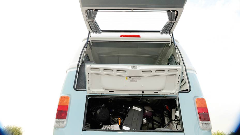 ... que tem duas tampas de acesso ... que tem duas tampas de acesso