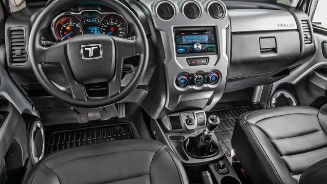 <a href="https://gutenberg.quatrorodas.abril.com.br//carros/comparativos/troller-t4-x-jeep-renegade-890323.shtml" target="_blank" rel="migration">Leia mais</a> <a href="https://gutenberg.quatrorodas.abril.com.br//carros/comparativos/troller-t4-x-jeep-renegade-890323.shtml" target="_blank" rel="migration">Leia mais</a>
