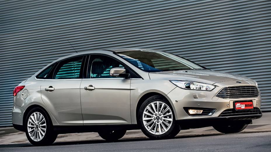 Roda exclusiva para a vers&atilde;o tr&ecirc;s volumes | <a href="https://gutenberg.quatrorodas.abril.com.br/carros/testes/ford-focus-fastback-titanium-plus-898220.shtml" target="_blank" rel="migration">Leia mais</a>