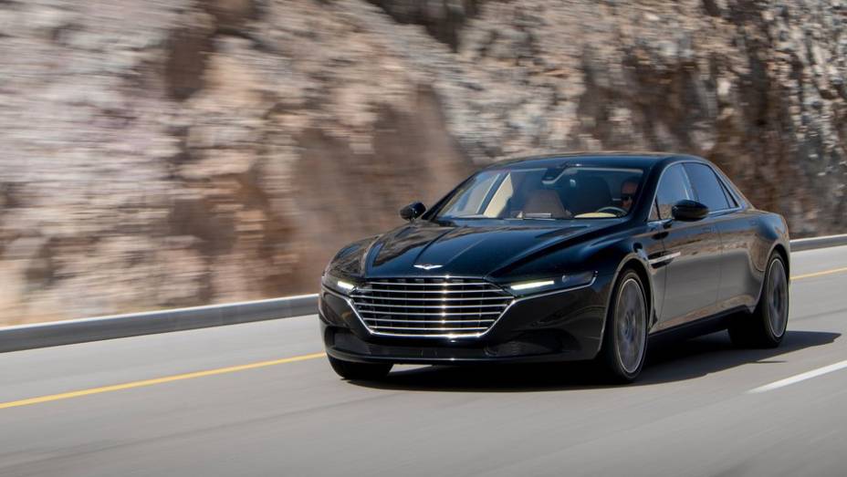 Chamado por Lagonda Taraf, o carro está confirmado em países do oriente médio | <a href="https://gutenberg.quatrorodas.abril.com.br/noticias/fabricantes/aston-martin-lanca-lagonda-dubai-812357.shtml" rel="migration">Leia mais</a>