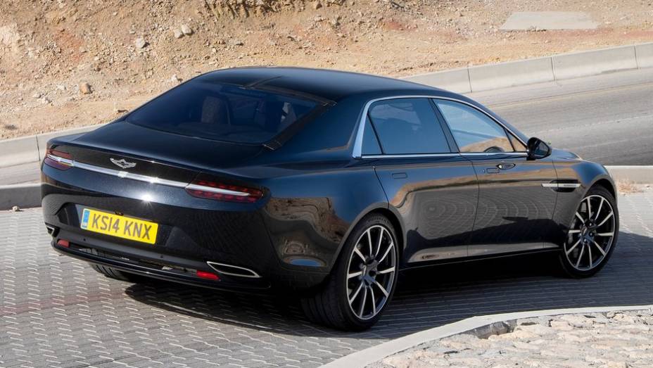 Aston Martin Lagonda | <a href="https://gutenberg.quatrorodas.abril.com.br/noticias/fabricantes/aston-martin-lanca-lagonda-dubai-812357.shtml" rel="migration">Leia mais</a>