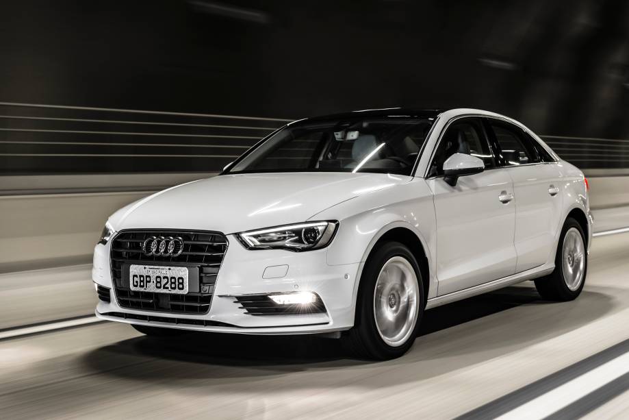 <strong>Audi A3 Sedan</strong> – A nacionalização do modelo foi o principal destaque da Audi no Brasil em 2015. Com isso, o A3 Sedan ganhou as inéditas motorizações <a href="https://gutenberg.quatrorodas.abril.com.br/materia/audi-a3-sedan-ambiente-913640" rel="1.4 turbo flex" target="_blank">1.4 turbo flex</a> e <a href="https://gutenberg.quatrorodas.abril.com.br/materia/impressoes-audi-a3-sedan-20-tfsi/" rel="2.0 turbo" target="_blank">2.0 turbo</a>. 