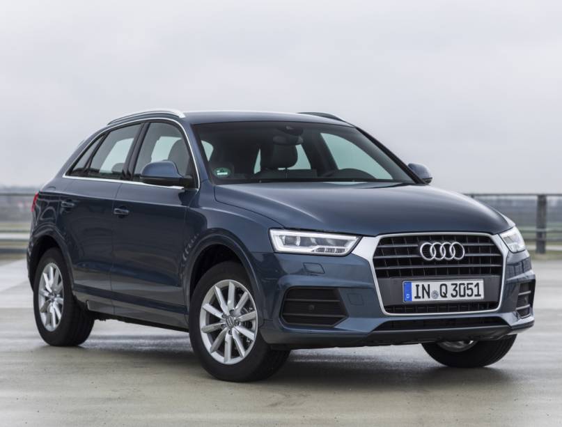 <strong>Audi Q3</strong> – O<a href="https://gutenberg.quatrorodas.abril.com.br/materia/impressoes-ao-dirigir-audi-q3-884381/" rel="o Q3 passou por sua primeira reestilização" target="_blank"> Q3 passou por sua primeira reestilização</a> em 2015. Junto da mudança visual, o modelo ganhou versões de entrada com motorização 1.4 turbo - as mais caras permanecem com o 2.0 TFSI.