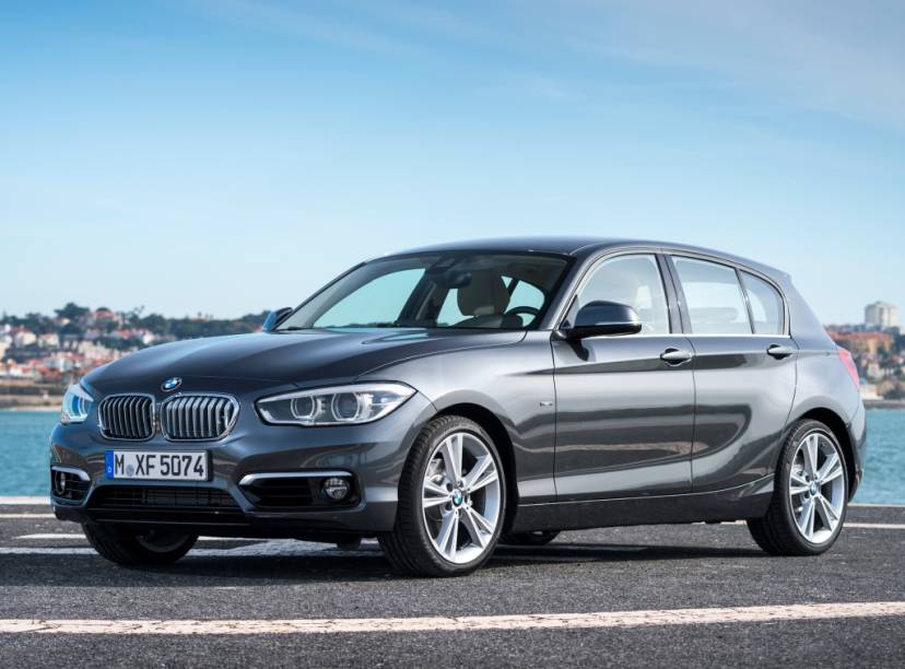 <strong>BMW Série 1</strong> – Com visual revisado, o hatch perdeu a criticada cara de “Angry Birds” e ganhou aspecto mais esportivo. Mais do que isso, <a href="https://gutenberg.quatrorodas.abril.com.br/materia/bmw-brasil-inicia-producao-nacional-novo-serie-1-915160/ " rel="o Série 1 estreou na linha de montagem brasileira" target="_blank">o Série 1 estreou na linha de montagem brasileira</a> da BMW.
