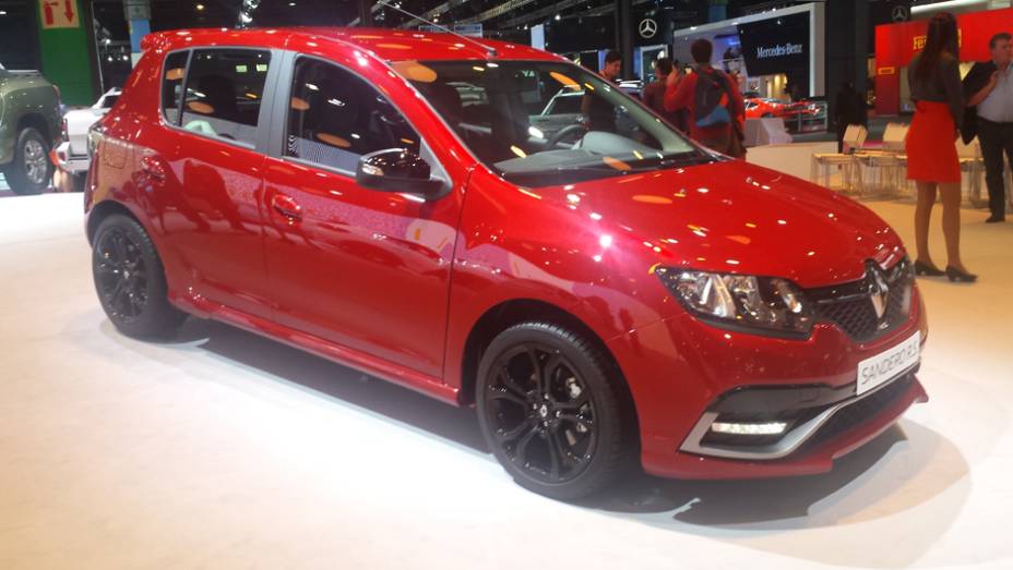 A Renault teve dois lançamentos. O primeiro foi o Sandero R.S A Renault teve dois lançamentos. O primeiro foi o Sandero R.S