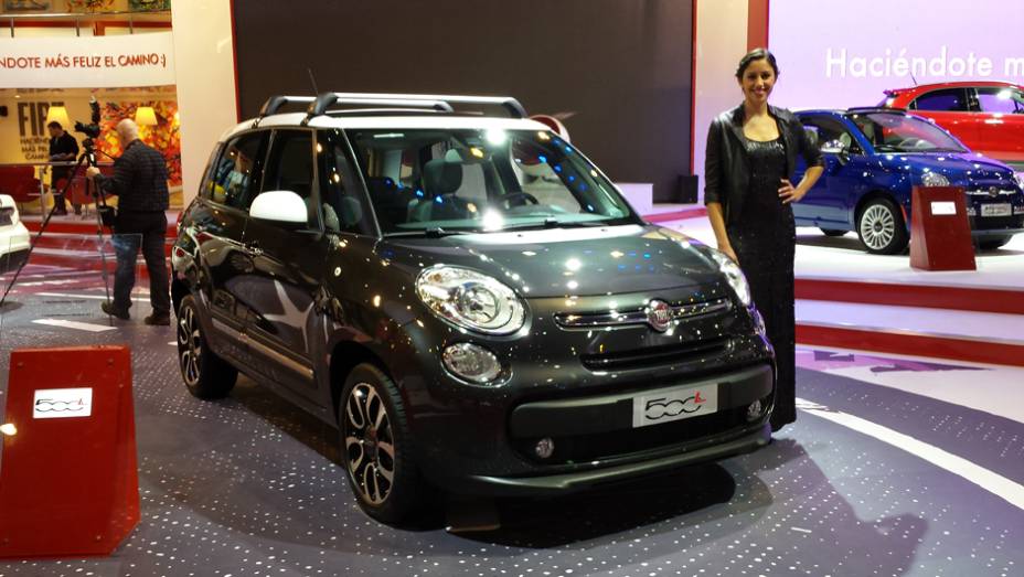 Da Fiat pegamos o 500L, compacto alongado para levar quatro pessoas de maneira mais confortável Da Fiat pegamos o 500L, compacto alongado para levar quatro pessoas de maneira mais confortável