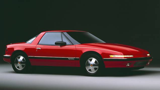 Reatta 1988Ele trouxe estilo e exclusividade à linha, sendo o único Buick oferecido até hoje só com dois lugares. Em 1990, ganhou versão conversível Reatta 1988Ele trouxe estilo e exclusividade à linha, sendo o único Buick oferecido até hoje só com dois lugares. Em 1990, ganhou versão conversível