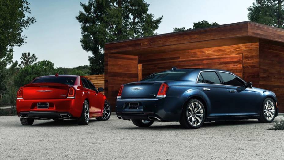 Chrysler 300 modelo 2015 lançado no Salão de Los Angeles | <a href="https://gutenberg.quatrorodas.abril.com.br/noticias/saloes/losangeles-2014/chrysler-lanca-300-2015-salao-los-angeles-816083.shtml" rel="migration">Leia mais</a>
