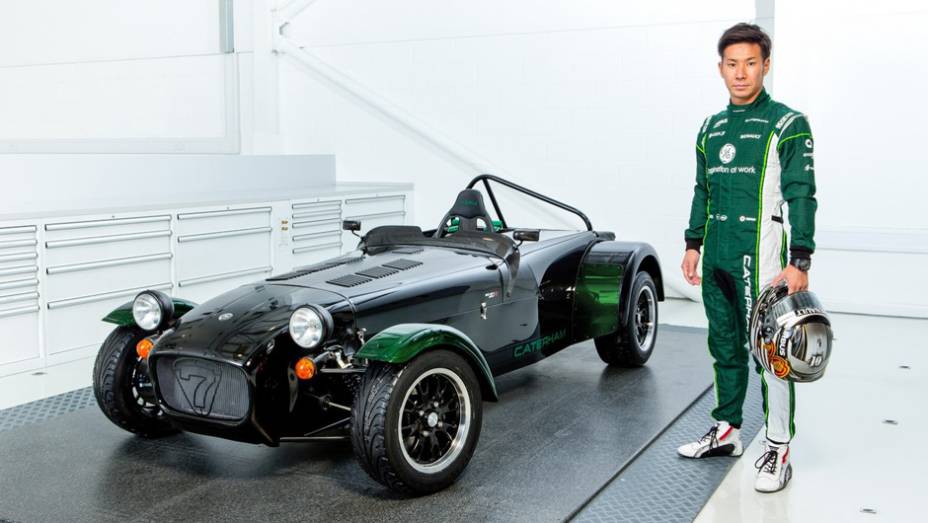 Caterham Seven Kamui Kobayashi Limited Edition | <a href="https://gutenberg.quatrorodas.abril.com.br/noticias/mercado/caterham-lanca-seven-kamui-kobayashi-limited-edition-784171.shtml" rel="migration">Leia mais</a>