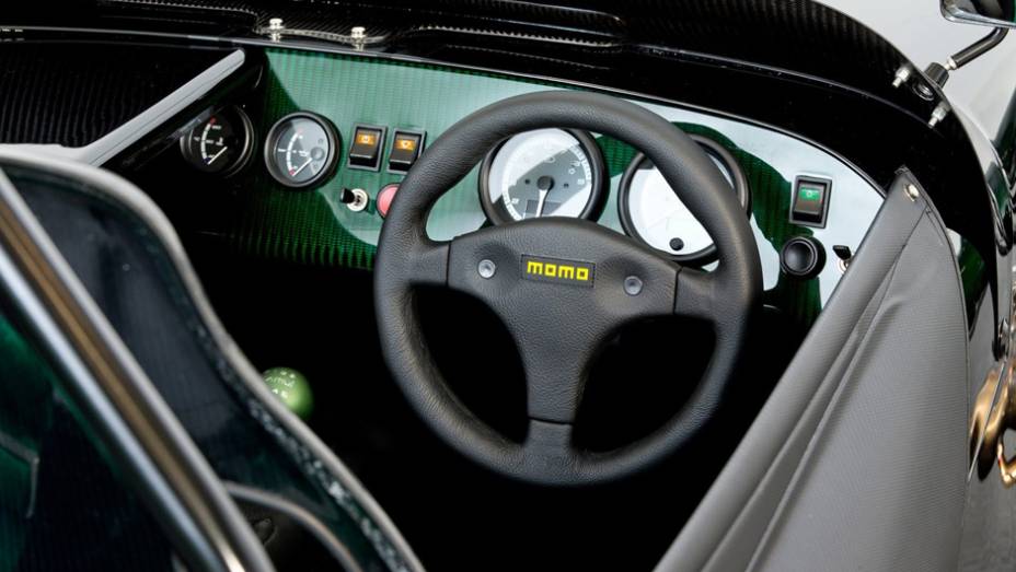 Caterham Seven Kamui Kobayashi Limited Edition | <a href="https://gutenberg.quatrorodas.abril.com.br/noticias/mercado/caterham-lanca-seven-kamui-kobayashi-limited-edition-784171.shtml" rel="migration">Leia mais</a>