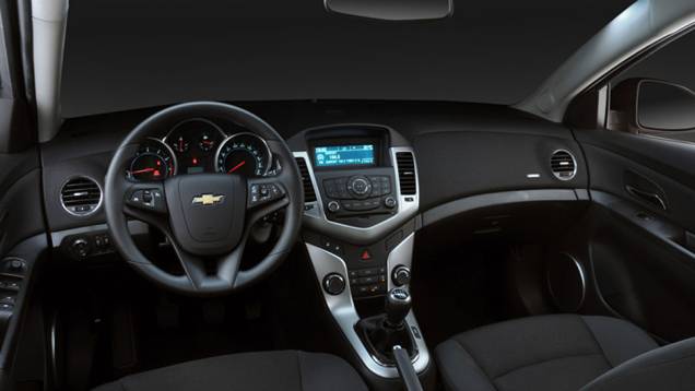 O interior é o mesmo do sedã e agrada pelas linhas modernas | <a href="https://gutenberg.quatrorodas.abril.com.br/carros/lancamentos/chevrolet-cruze-sport6-681589.shtml" rel="migration">Leia mais</a> O interior é o mesmo do sedã e agrada pelas linhas modernas | <a href="https://gutenberg.quatrorodas.abril.com.br/carros/lancamentos/chevrolet-cruze-sport6-681589.shtml" rel="migration">Leia mais</a>