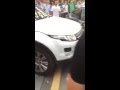 Range Rover smashes into Jaguar in China