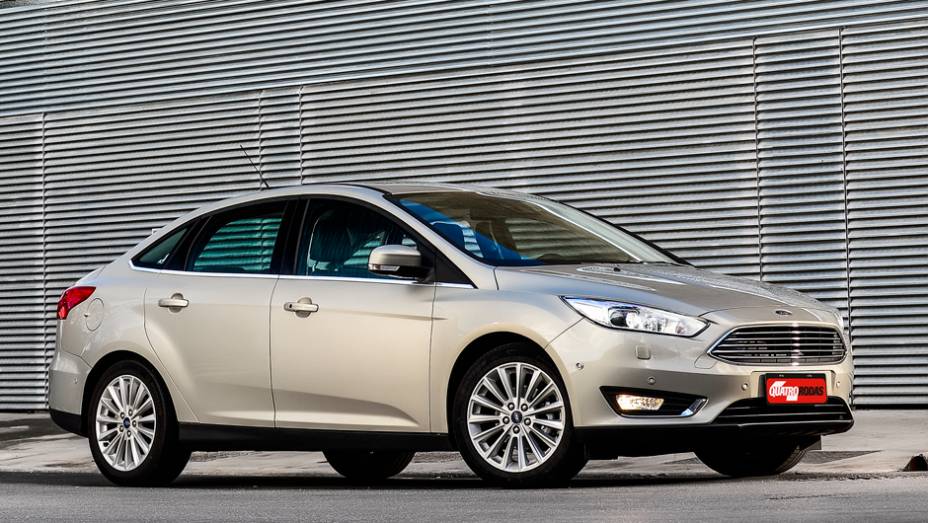 Apesar do nome pomposo, o Focus Fastback nada mais &eacute; que o antigo Focus Sedan com a nova frente j&aacute; vista no hatchback | <a href="https://gutenberg.quatrorodas.abril.com.br/carros/impressoes/ford-focus-fastback-889520.shtml" rel="migration">Leia mais</a>