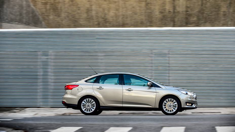 A Ford n&atilde;o revela a proje&ccedil;&atilde;o de vendas, mas o investimento na campanha publicit&aacute;rio &eacute; alto, com direito a ator de Hollywood | <a href="https://gutenberg.quatrorodas.abril.com.br/carros/impressoes/ford-focus-fastback-889520.shtml" rel="migration">Leia mais</a>