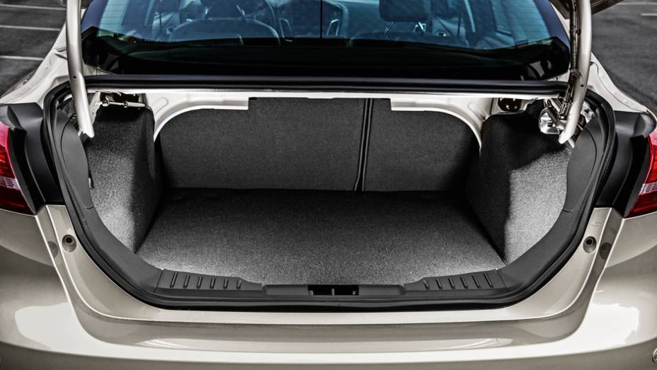 Porta-malas manteve os 421 litros de capacidade, abaixo da m&eacute;dia dos concorrentes | <a href="https://gutenberg.quatrorodas.abril.com.br/carros/impressoes/ford-focus-fastback-889520.shtml" rel="migration">Leia mais</a>