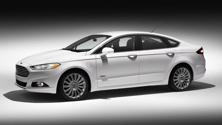 A vers&atilde;o h&iacute;brida agora usa baterias de &iacute;on-l&iacute;tio | <a href="https://gutenberg.quatrorodas.abril.com.br/salao-do-automovel/2012/carros/fusion-706006.shtml" rel="migration">Leia mais</a>