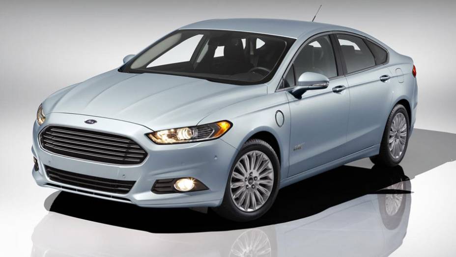 A grande novidade &eacute; o Fusion Energi, um sed&atilde; h&iacute;brido do tipo plug-in | <a href="https://gutenberg.quatrorodas.abril.com.br/salao-do-automovel/2012/carros/fusion-706006.shtml" rel="migration">Leia mais</a>