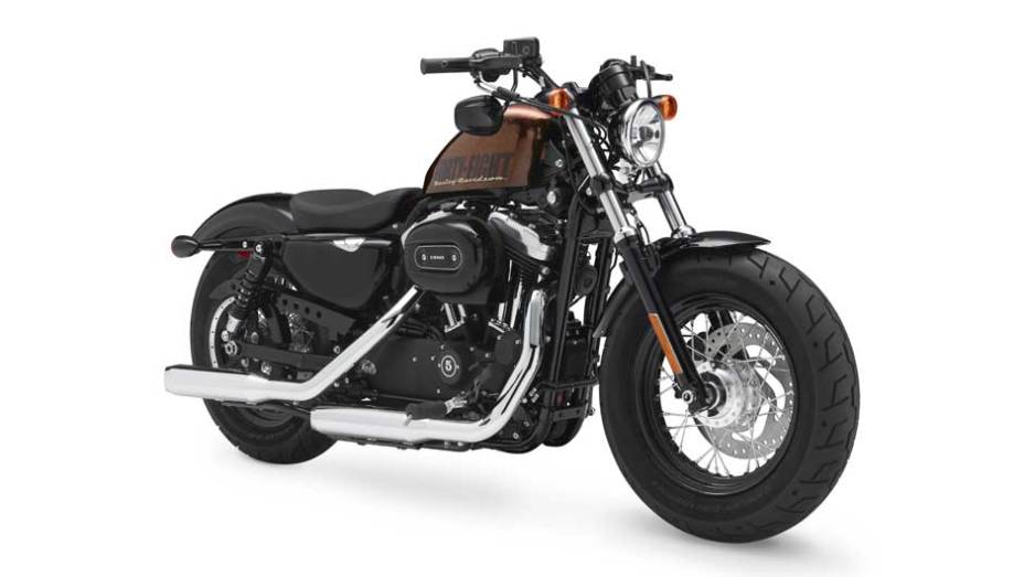 A Sportster Forty-Eight é uma das novidades mostradas no estande da Harley-Davidson no Salão Duas Rodas | <a href="https://gutenberg.quatrorodas.abril.com.br/moto/noticias/harley-davidson-tres-novidades-ao-salao-duas-rodas-756391.shtml" rel="migration">Leia mais</a>