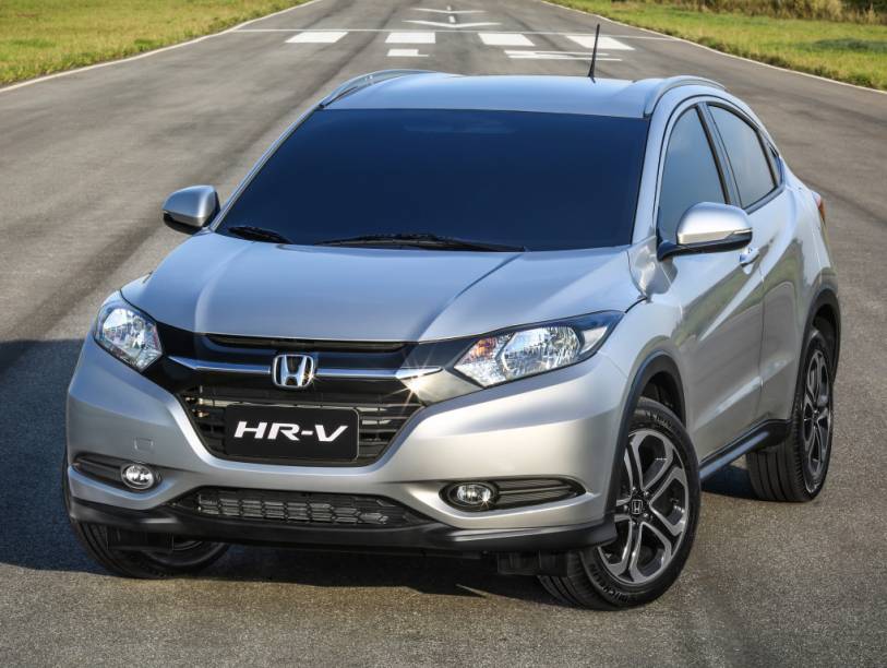 <strong>Honda HR-V –</strong> Um dos lançamentos mais importantes do ano, <a href="https://gutenberg.quatrorodas.abril.com.br/materia/honda-hr-v-exl-848201" rel="o HR-V tornou-se o líder do segmento" target="_blank">o HR-V tornou-se o líder do segmento</a> em 2015, à frente do também novato Jeep Renegade e dos veteranos EcoSport e Duster. 