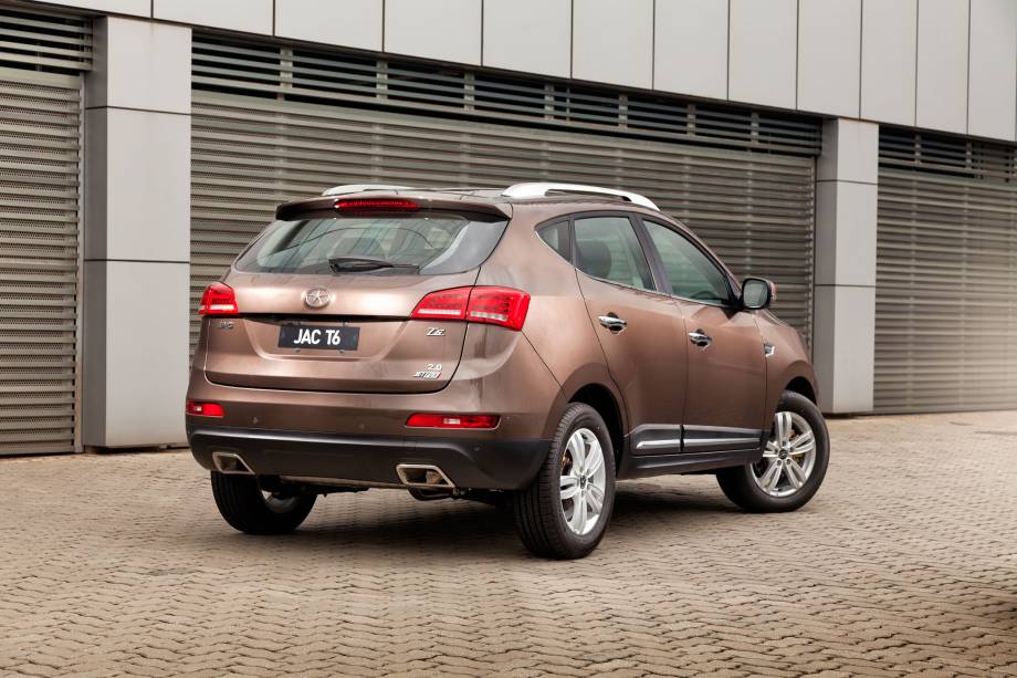 <strong>JAC T6 –</strong> A JAC aproveitou a onda dos SUVs para lançar o T6 no Brasil. Assim como a maioria dos modelos chineses à venda por aqui, <a href="https://gutenberg.quatrorodas.abril.com.br/materia/jac-t6-854183/" rel="o utilitário chegou" target="_blank">chegou</a> apostando em bom custo-benefício frente à concorrência.