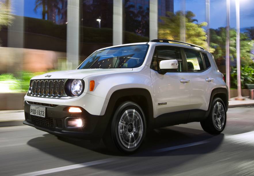 <strong>Jeep Renegade –</strong> O<a href="https://gutenberg.quatrorodas.abril.com.br/materia/jeep-renegade-longitude-1-8-flex-867961/" rel="o Renegade" target="_blank"> Renegade</a> protagonizou uma das estreias mais importantes do Brasil em 2015. Fabricado em Pernambuco, é o único da categoria com opção de motor diesel (2.0 turbo de 170 cv). 