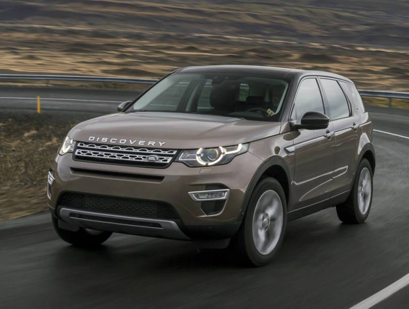 <strong>Land Rover Discovery Sport</strong> – Substituto do Freelander, <a href="https://gutenberg.quatrorodas.abril.com.br/materia/discovery-sport-diesel-927143" rel="o Discovery Sport chegou ao Brasil no início de 2015" target="_blank">o Discovery Sport chegou ao Brasil no início de 2015</a>. Disponível inicialmente com motor 2.0 turbo, ganhou também um 2.2 turbo diesel de 190 cv. 