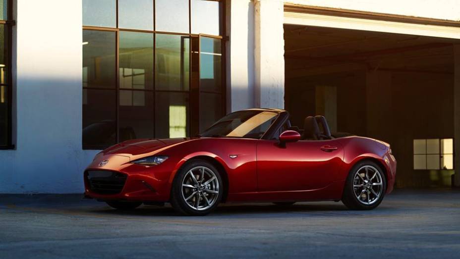 Mazda MX-5 2015 chega aos Estados Unidos | <a href="https://gutenberg.quatrorodas.abril.com.br/noticias/saloes/losangeles-2014/mazda-mx-5-chega-aos-estados-unidos-816114.shtml" rel="migration">Leia mais</a>