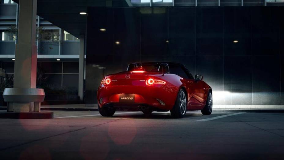 Mazda MX-5 2015 chega aos Estados Unidos | <a href="https://gutenberg.quatrorodas.abril.com.br/noticias/saloes/losangeles-2014/mazda-mx-5-chega-aos-estados-unidos-816114.shtml" rel="migration">Leia mais</a>